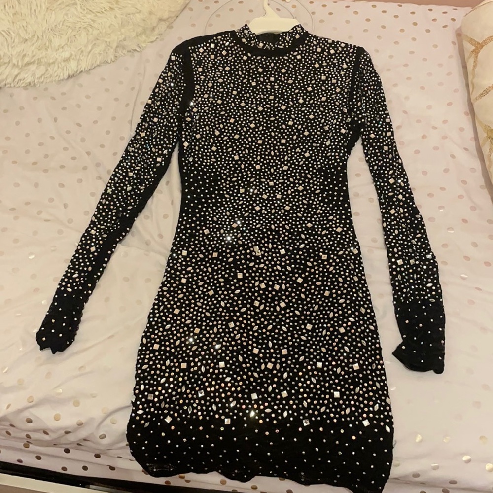 short dress (goes up to the knee) SIZE M